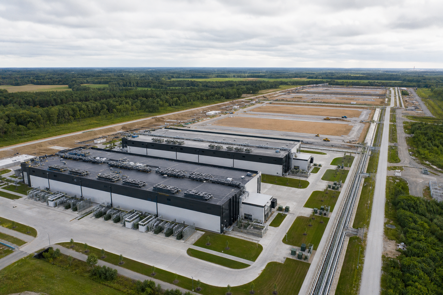 Phased expansion of a modular AI data center campus